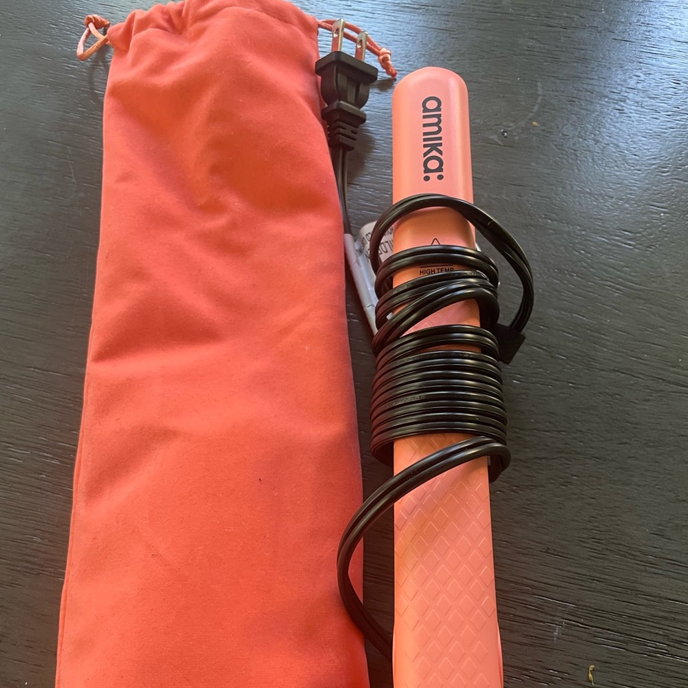 AMIKA Flat Iron